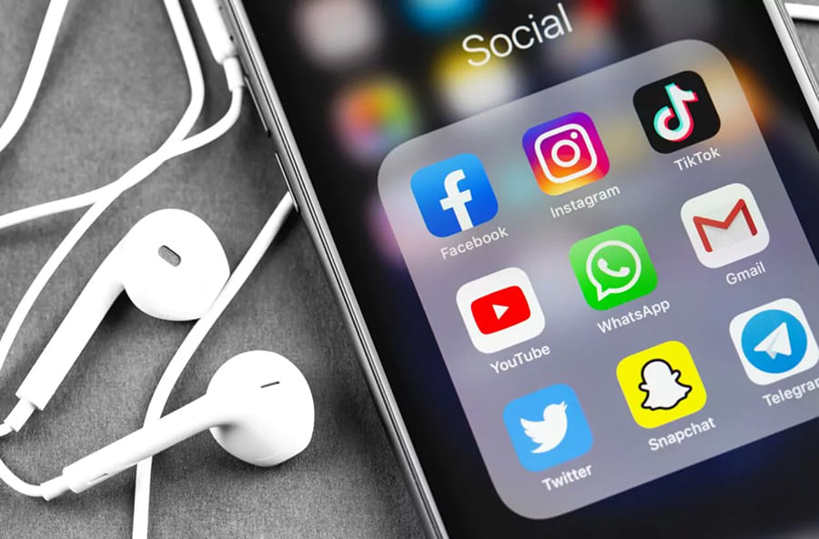 Réseaux sociaux de l’association LGBT+ Aux Mille Couleurs. Association présente et active sur tout le département de l’Allier (03). L’association a pour but de donner de la visibilité à la communauté LGBT, de lutter contre l’exclusion des personnes lesbiennes, homosexuels (Gay), bisexuel, transsexuel, et toutes les autres identités. Aux Mille Couleurs a trois antennes sur le département, une à Moulins, une à Vichy et une à Saint-Pourçain-sur-Sioule.